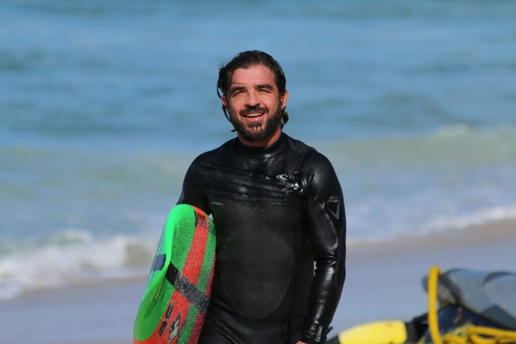 Brasileiro pode quebrar recorde mundial ao surfar onda de quase 30 metros; Veja vídeo