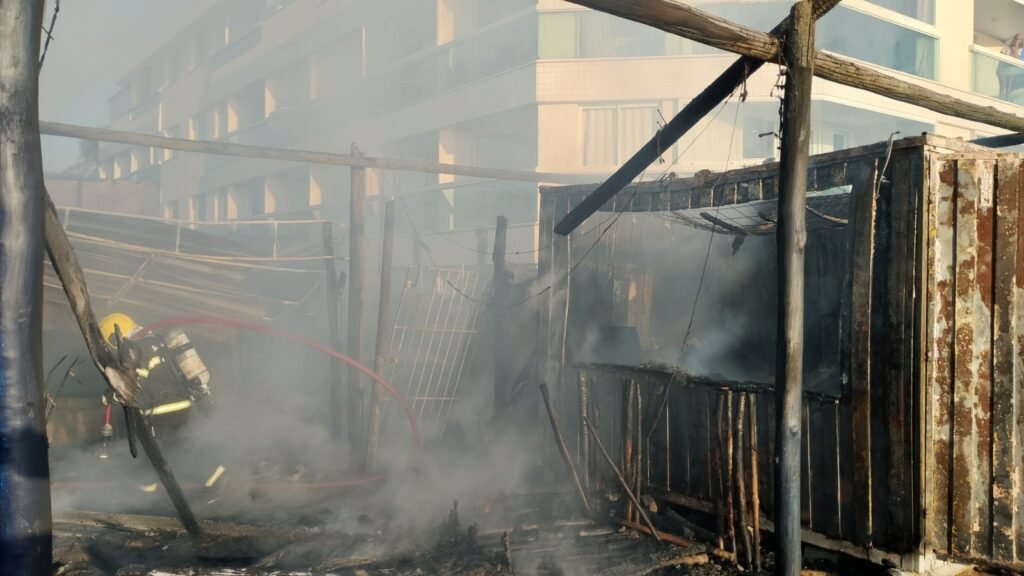 incendio em quiosque no morro das pedras