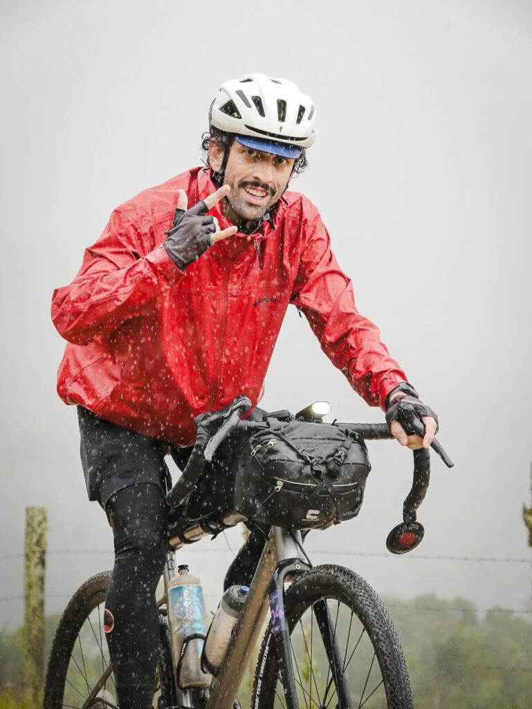 Ciclista de SC percorre mais de 3 mil km em viagem pela América do Sul; meta é cruzar a Patagônia