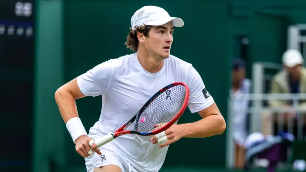 Imagem atual: João Fonseca sente lesão, desiste de torneio de tênis na Austrália e cai cinco posições no ranking mundial