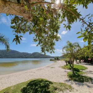 Conheça as 5 melhores praias de Florianópolis para quem quer fugir do tumulto de Carnaval