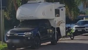 VÍDEOS: Motorhomes são flagrados despejando esgoto irregular no Rio do Brás, em Canasvieiras