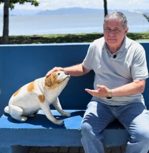 Deputado defende criação de estátua em homenagem ao cão Orelha, morto na Praia Brava