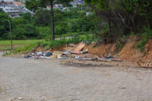 Prefeitura de São José começa a multar quem descartar lixo nas ruas da cidade