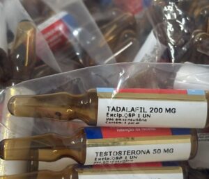 “Chips da beleza” e hormônios são apreendidos em farmácia de Florianópolis