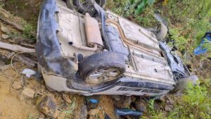 Viatura despenca 50 metros em Rio do Sul; dois policiais estavam dentro do veículo 