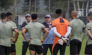 Análise: Avaí busca reação diante do torcedor e Figueirense administra elenco de olho no clássico
