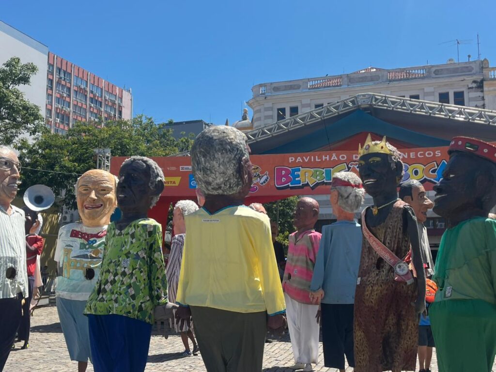 bonecos do berbigão do boca pegam fogo