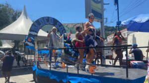 Enterro da Tristeza abre semana de Carnaval em Florianópolis