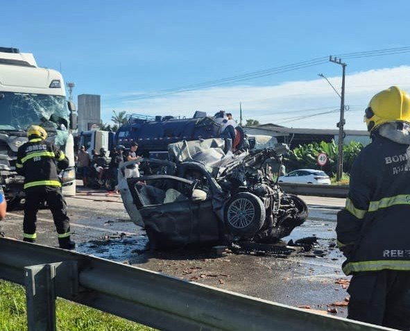 acidente em itajaí deixa familia morta