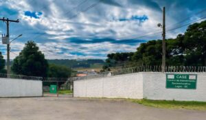 Adolescentes ensaiam motim e depredam Centro Socioeducativo em Lages