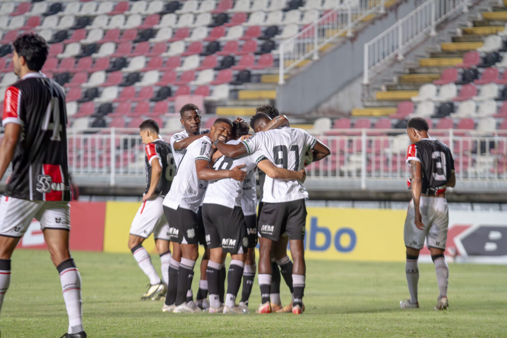 Imagem atual: Figueirense vence Joinville por 3x0 e mantém viva a chance de permanecer no Catarinense Série A