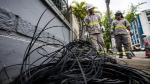 Procon reforça programa de remoção de fios de postes após morte de adolescente em SC