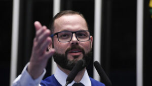 Sem provas, sem cassação: o caso Jorge Seif e o custo da espera