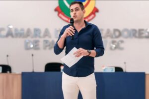 Vereador de SC perde mandato após denunciar irregularidades em concurso público municipal