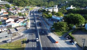 VÍDEO: Governo de SC anuncia novo viaduto na SC-401; obra integra projeto de triplicação da rodovia