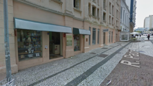 Comércio anexo à Catedral Metropolitana de Florianópolis amanhece com quadros de luz furtados