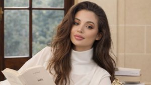 Autora Brenda Limberger celebra aniversário com lançamento de seu primeiro livro em Jurerê Internacional