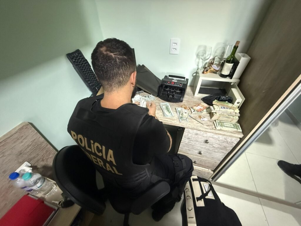 policia federal operação contra trafico internacional de drogas em Florianópolis