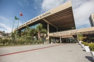 Eleições 2026: Veja movimentações na política catarinense desta janela partidária