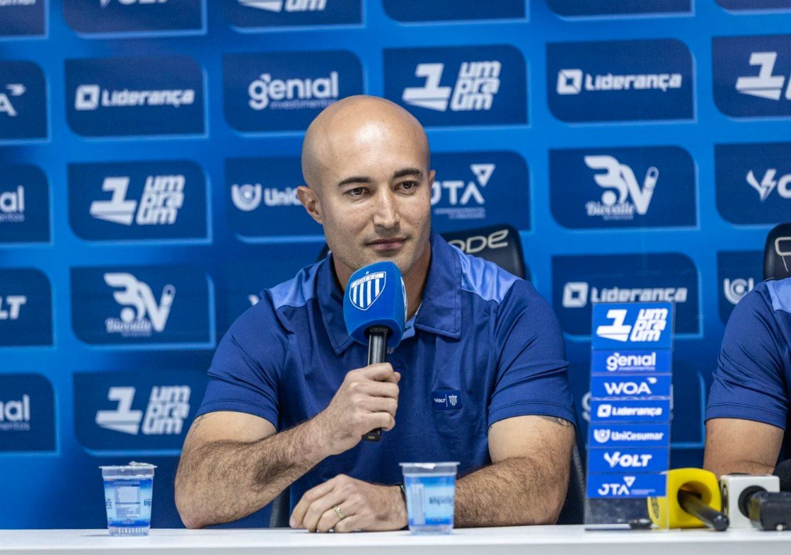 Cauan de Almeida analisa quebra de invencibilidade do Avaí: “Poderia ter sido mais incisivo”