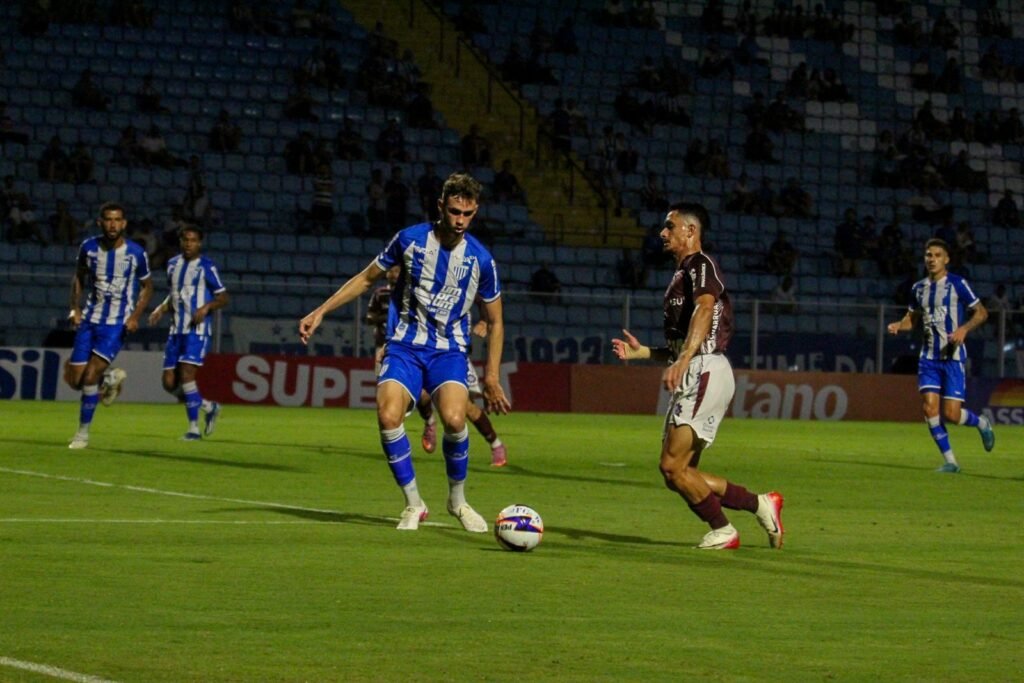 Imagem atual: Avaí vence o Caxias por 1x0 e segue com chances na Sul-Sudeste
