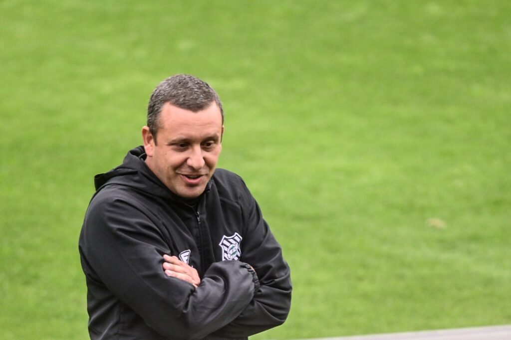 Imagem atual: Raul Cabral é o novo treinador do Figueirense