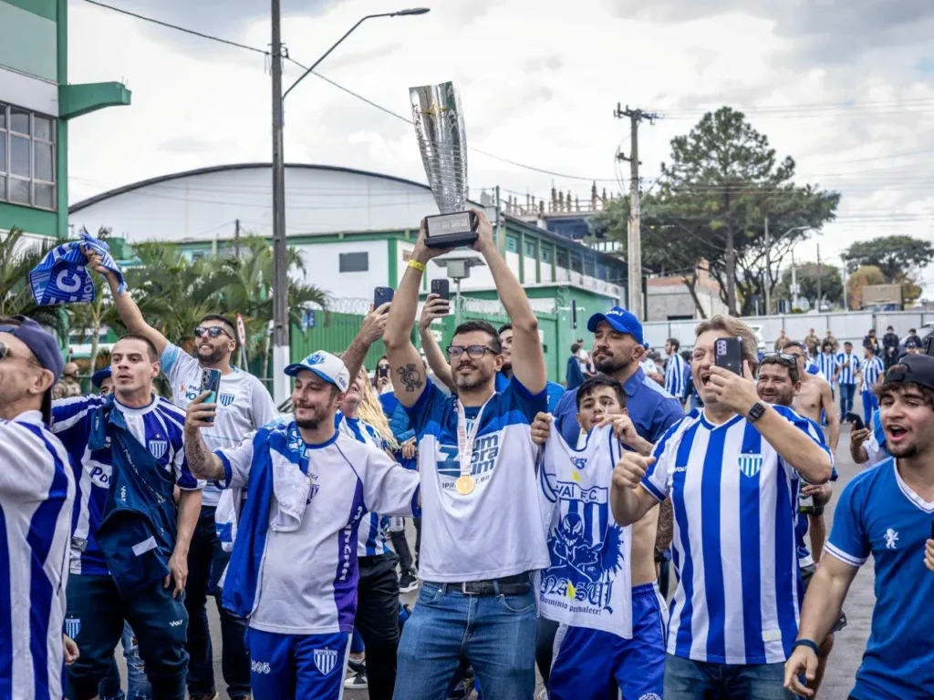 Análise: No Avaí, taça conquistada e alerta no brasileiro