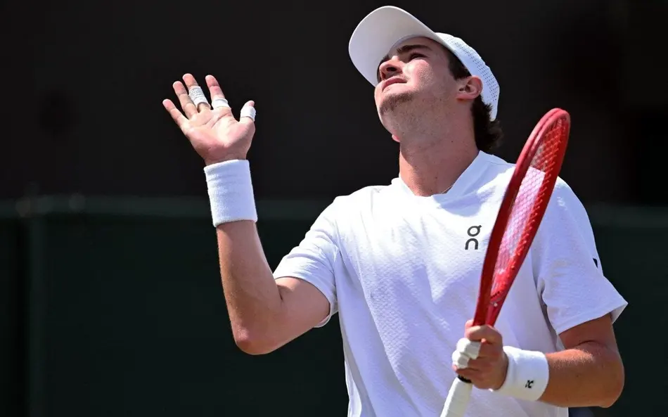João Fonseca é eliminado de Wimbledon com derrota para o russo Roman Safiullin