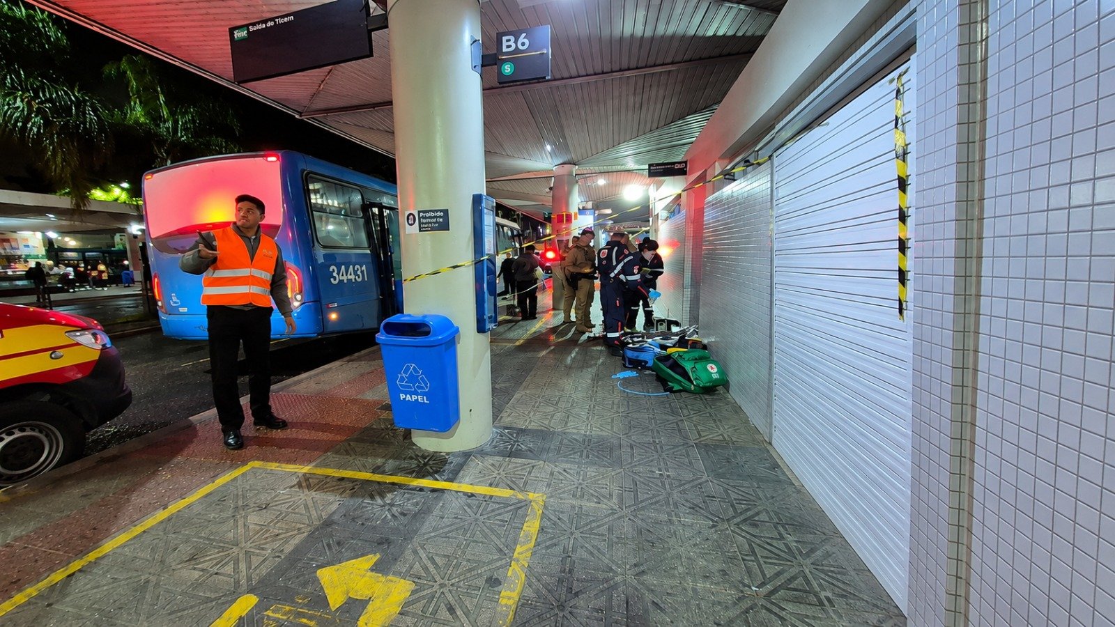 Homem é encontrado morto no banheiro do TICEN, em Florianópolis