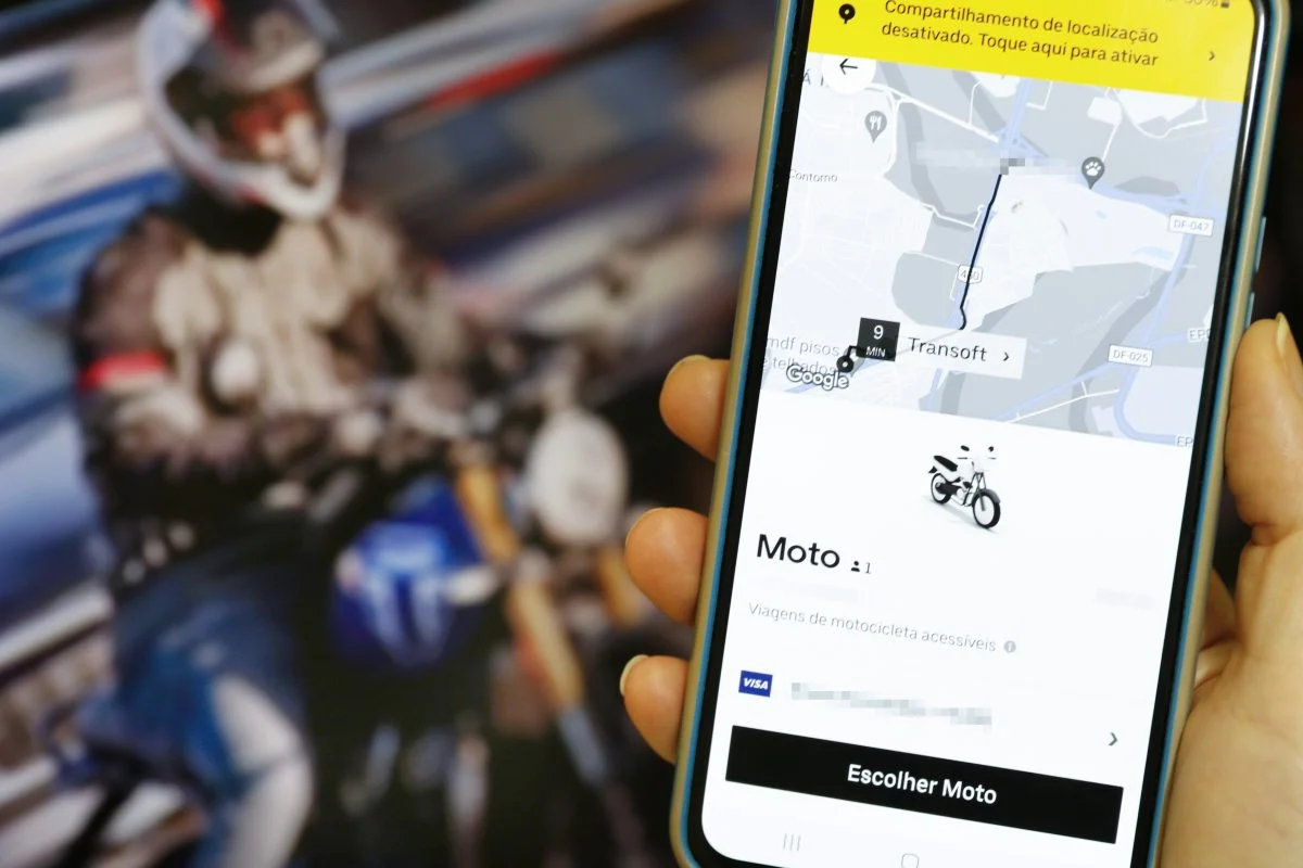 Acidente com 'mototaxi' deixa passageira morta na Beira-Mar Norte