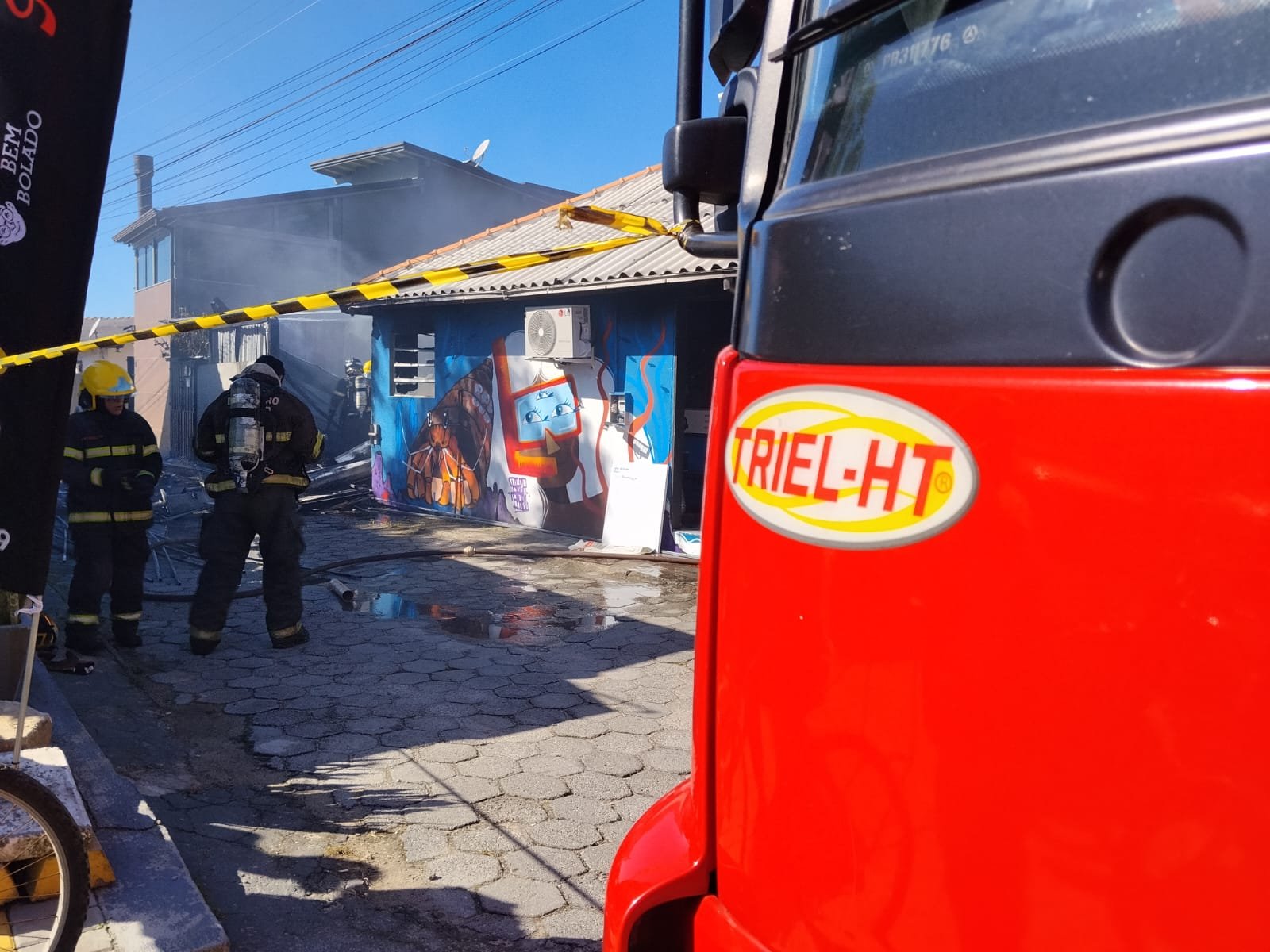 Incêndio em comércio é contido no Alto Ribeirão, sem vítimas