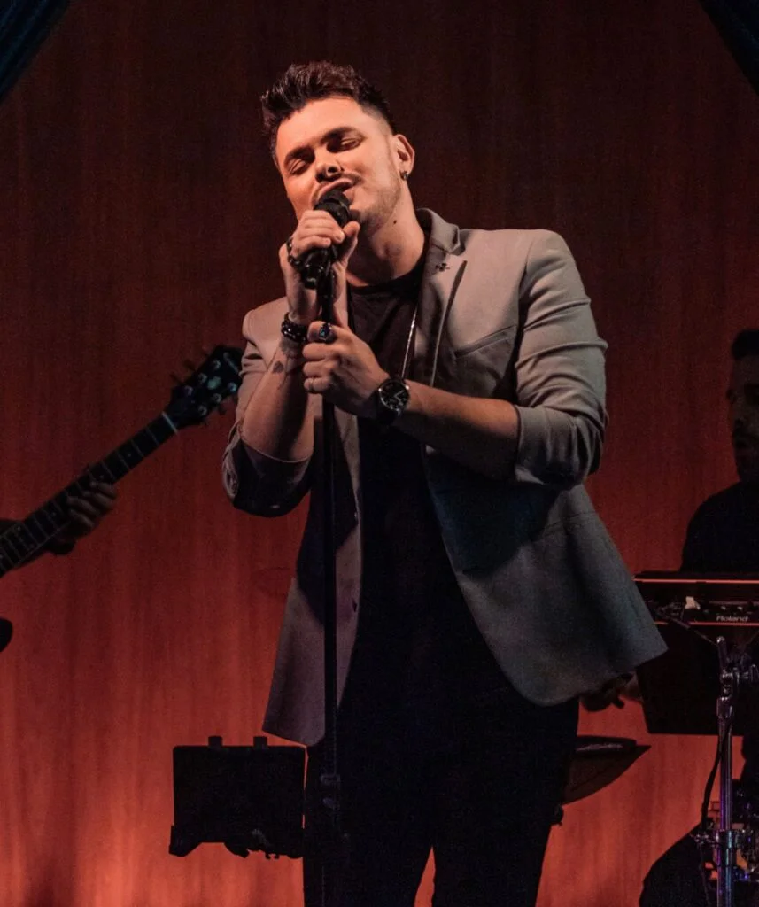 Negroni Bar une futebol, música e gastronomia com jogo do Brasil e apresentação de Cadu Duarte neste domingo