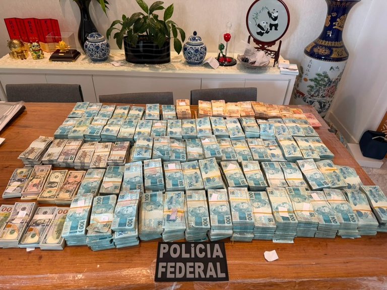 PF apreende R$ 37 milhões e porshe em operação contra importações ilegais