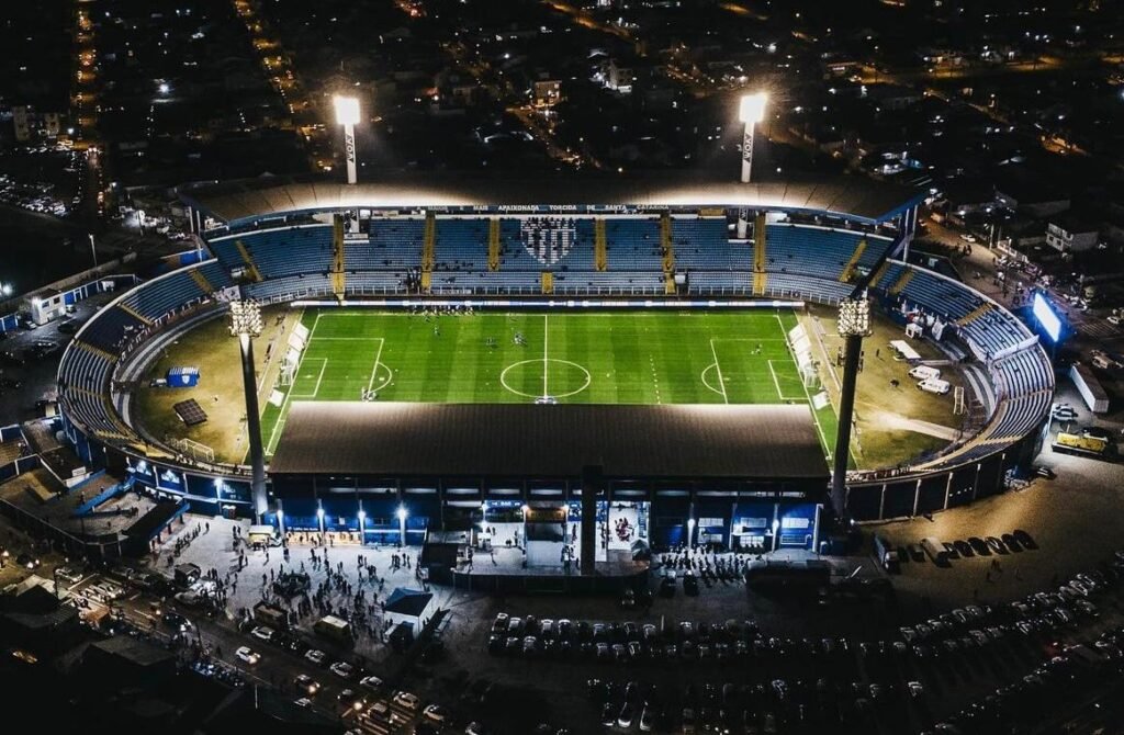 Análise: Avaí assume desafio da reconstrução financeira e aposta no futuro com responsabilidade