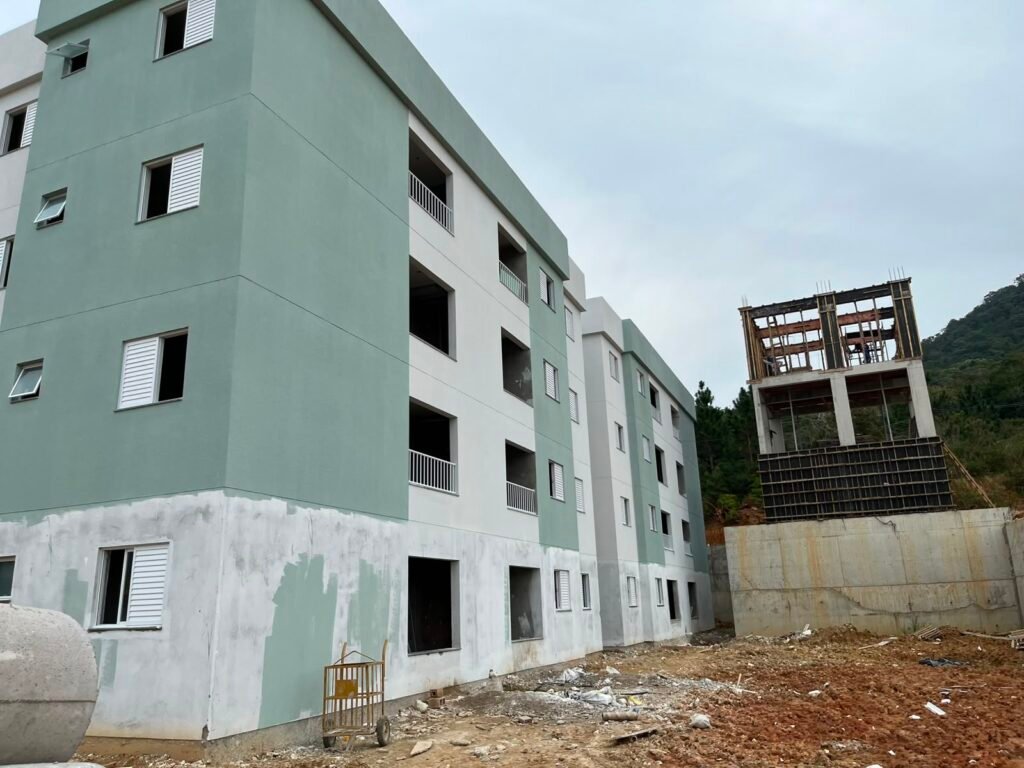 Maior projeto habitacional de São José avança para acabamentos finais e 200 apartamentos devem ser entregues pelo Minha Casa, Minha Vida