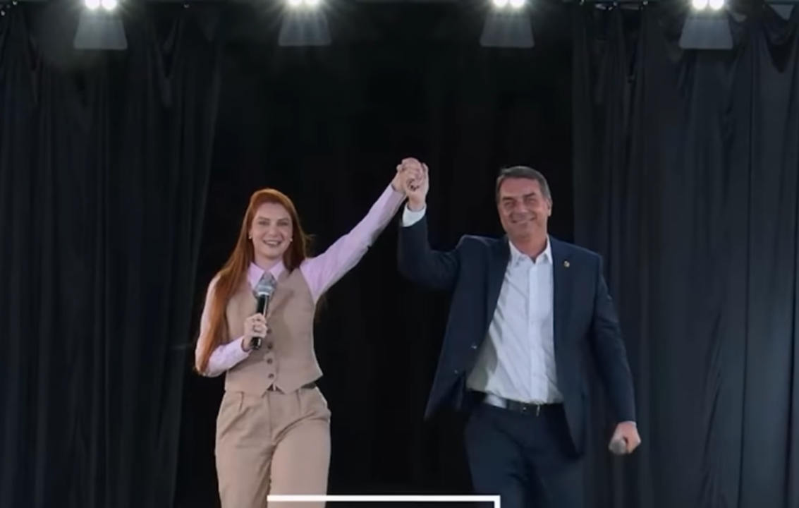 Flávio Bolsonaro faz cobrança pública à Ana Campagnolo em defesa do irmão Carlos