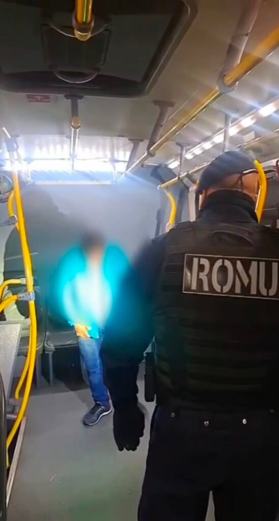 Homem é detido por atos libidinosos dentro de ônibus