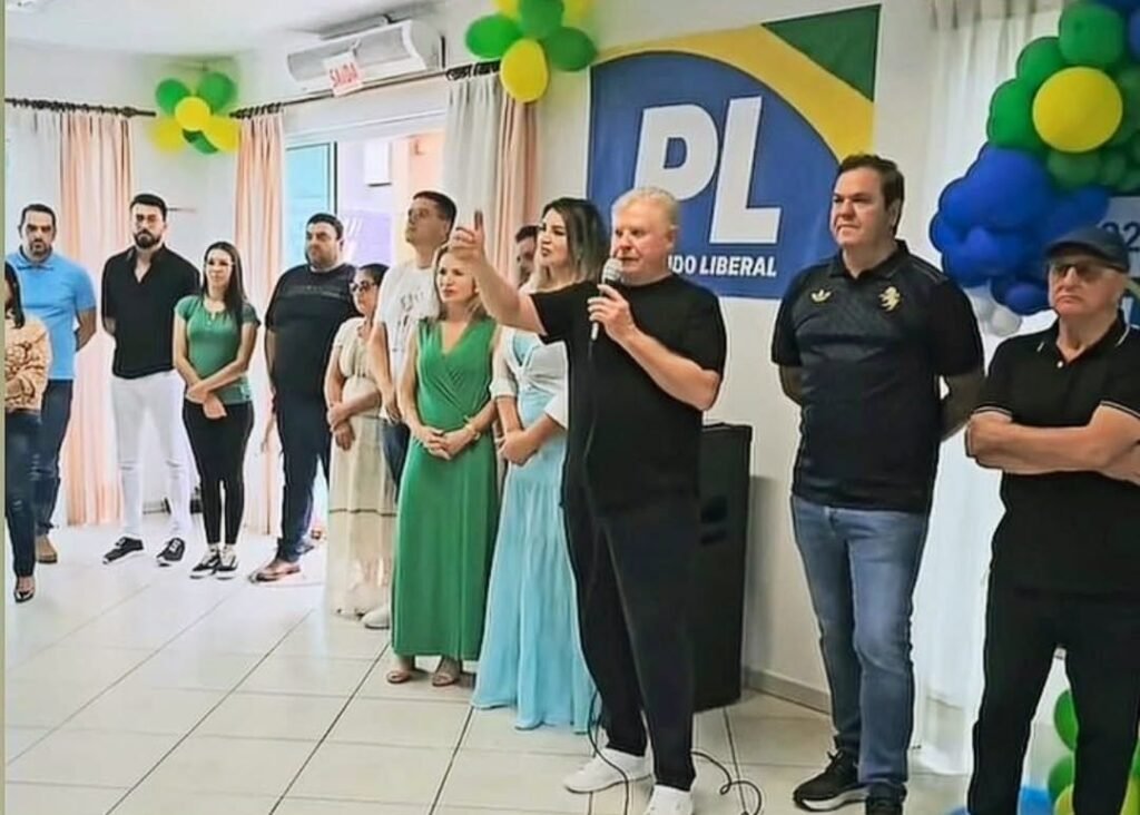 Candidato Nilso Berlanda distribui santinhos sem chapa composta por João Rodrigues, Amin e Lunelli
