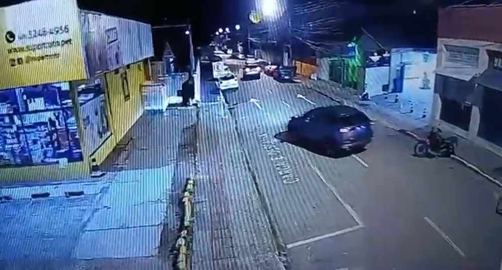 3 crianças furtam carro, dirigem em alta velocidade e colidem com moto em Florianópolis