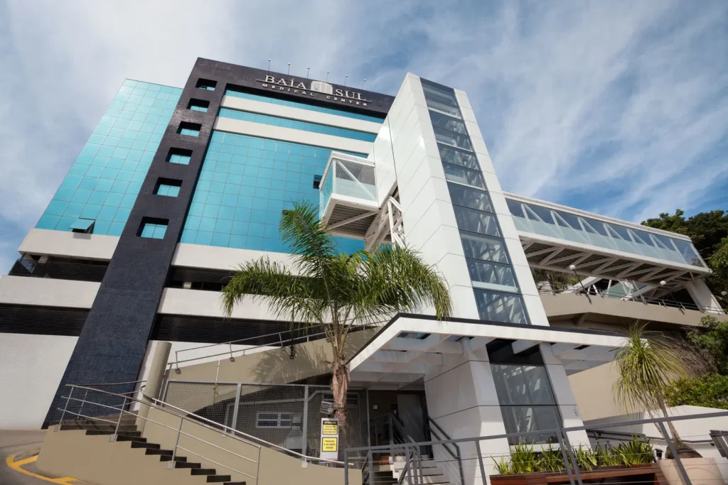 Justiça do Trabalho manda hospital famoso de Florianópolis cumprir limites de jornada após série de infrações