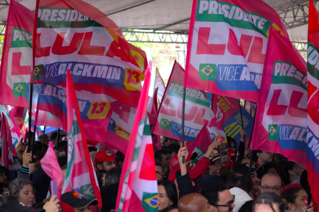 Visita de Lula a Florianópolis movimenta milhares de apoiadores nas vésperas do 1º turno