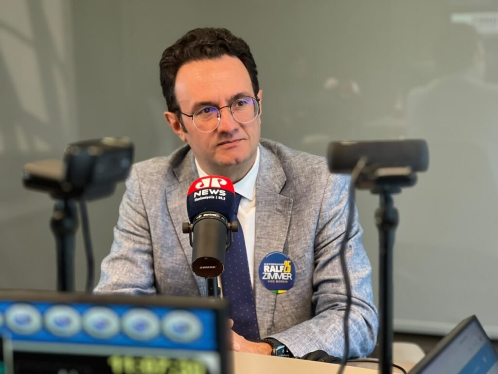 "Frouxo assim a gente não quer aqui", declara Jeferson Rocha sobre candidatura de Carlos Bolsonaro