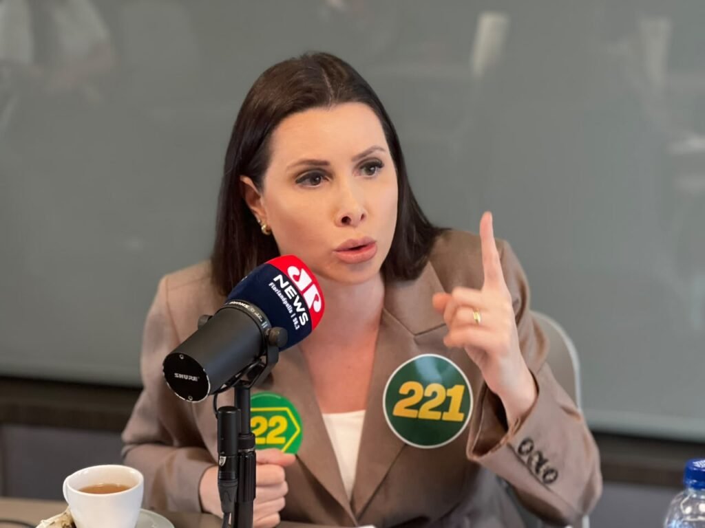 Carol de Toni critica 'doutrina da esquerda' e promete resgatar o Brasil