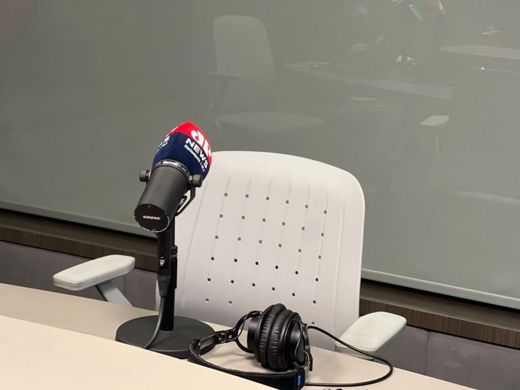Carlos Bolsonaro não comparece à sabatina da Jovem Pan News