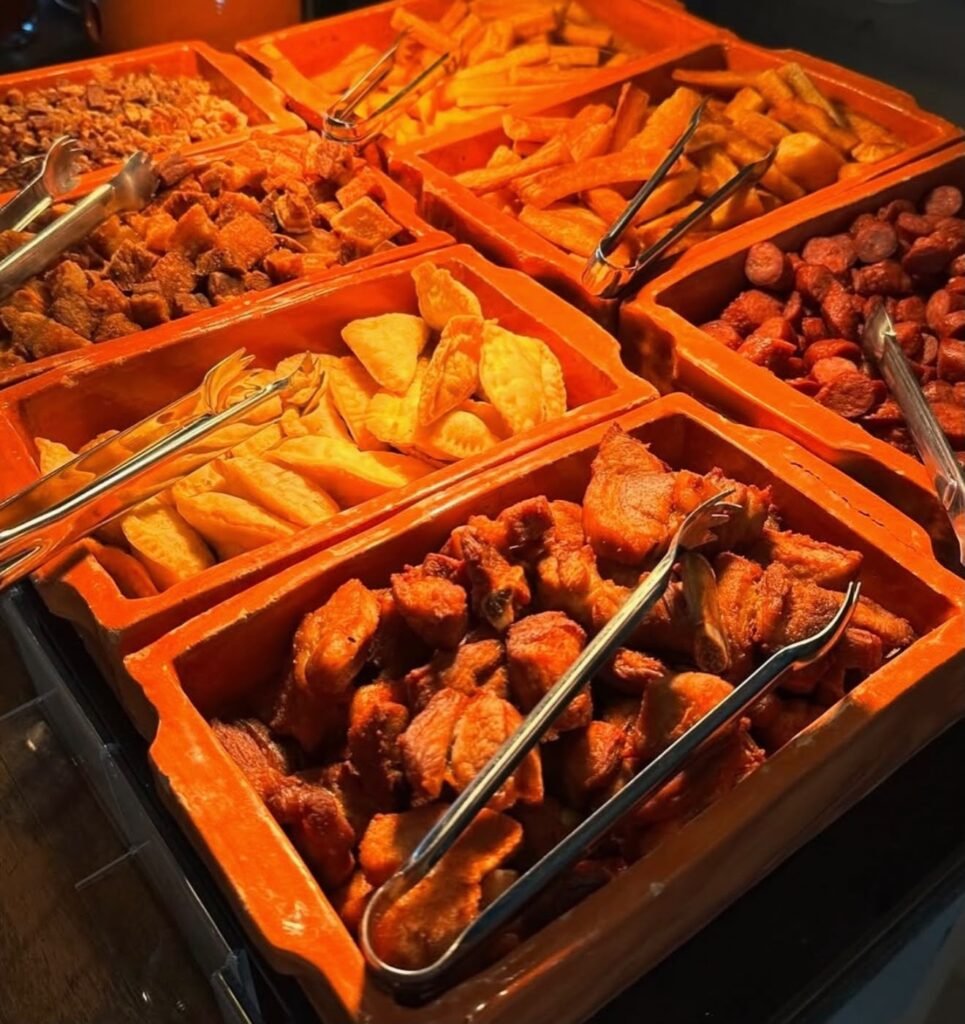 Folha Beach Club realiza última feijoada do ano neste domingo em Jurerê Internacional