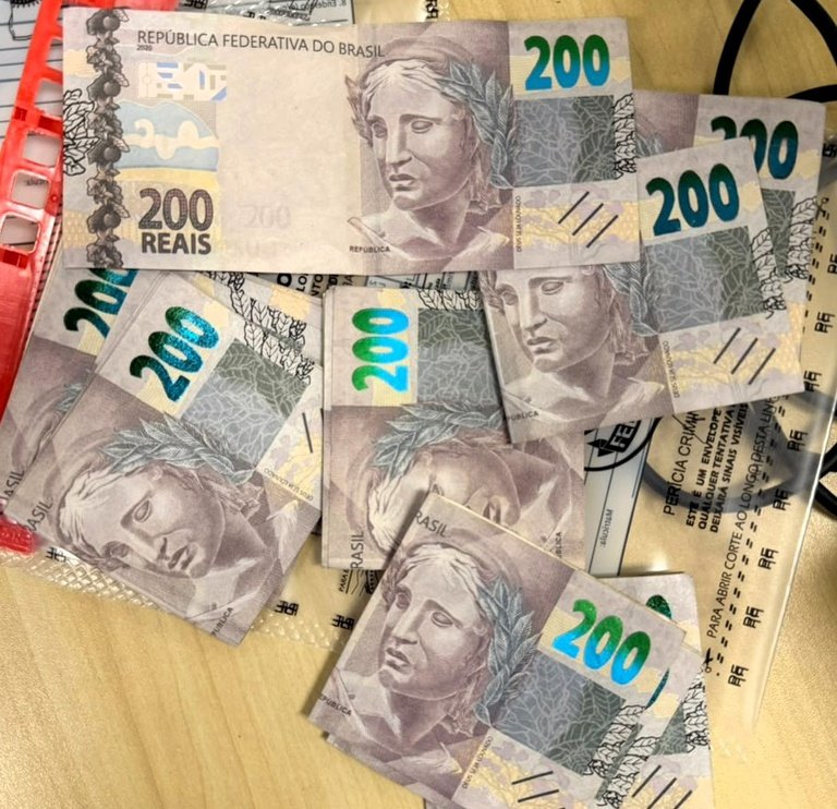 PF apreende R$ 4,8 mil em cédulas falsas em Florianópolis e 3 pessoas são presas por esquema