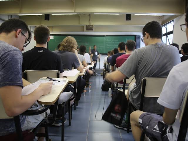 Estudantes de Medicina terão de devolver R$ 301 mil após receberem bolsas irregulares