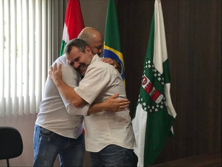 Prefeito de SC é afastado em operação contra corrupção e lavagem de dinheiro