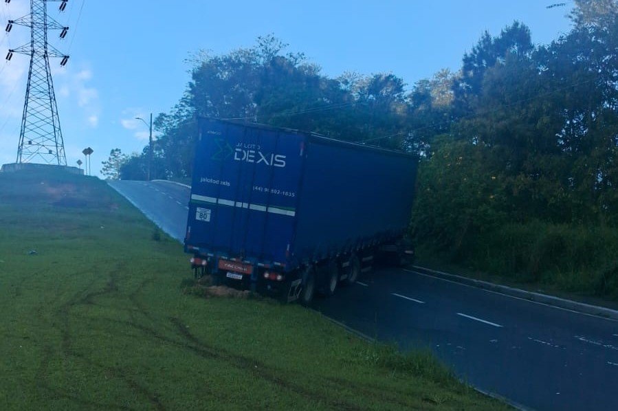 Avenida das Torres é interditada pelo 2º dia seguido